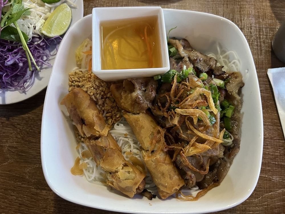 Vermicelli bowl with dipping sauce