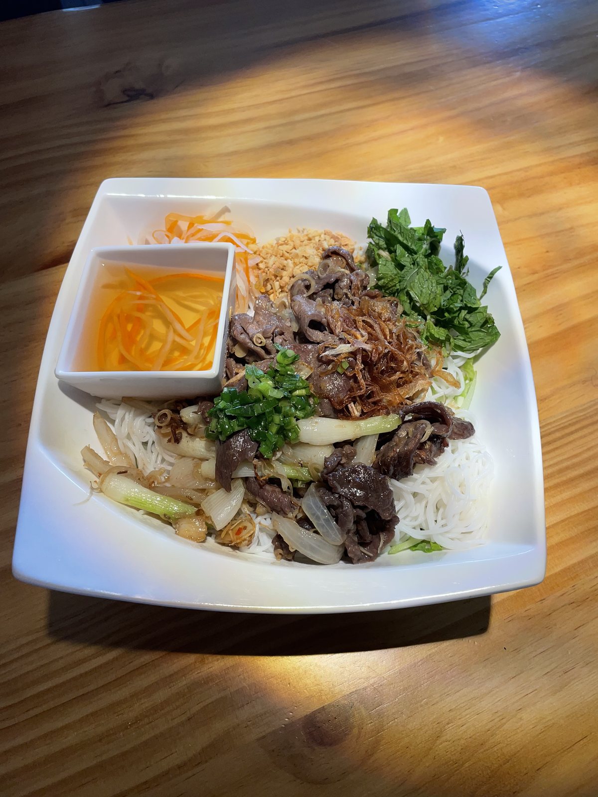 Vermicelli with stir-fried beef